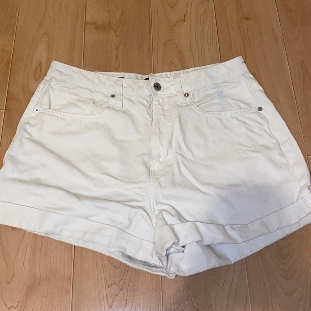 White mom jean shorts